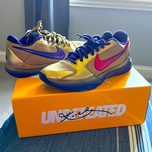 Kobe 5 Protro x Undefeated Hall Of Fame Men’s size US 8